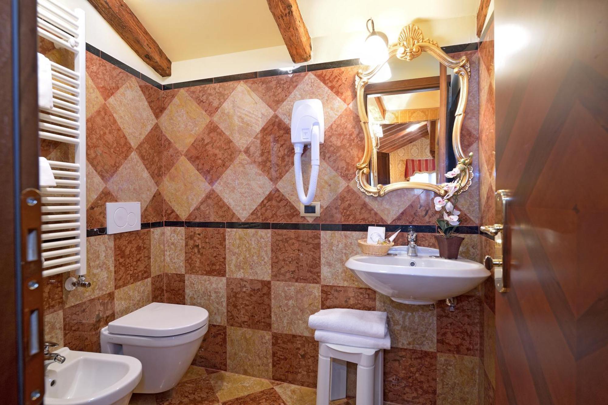 Classic Triple Room,1209241135:JPEG