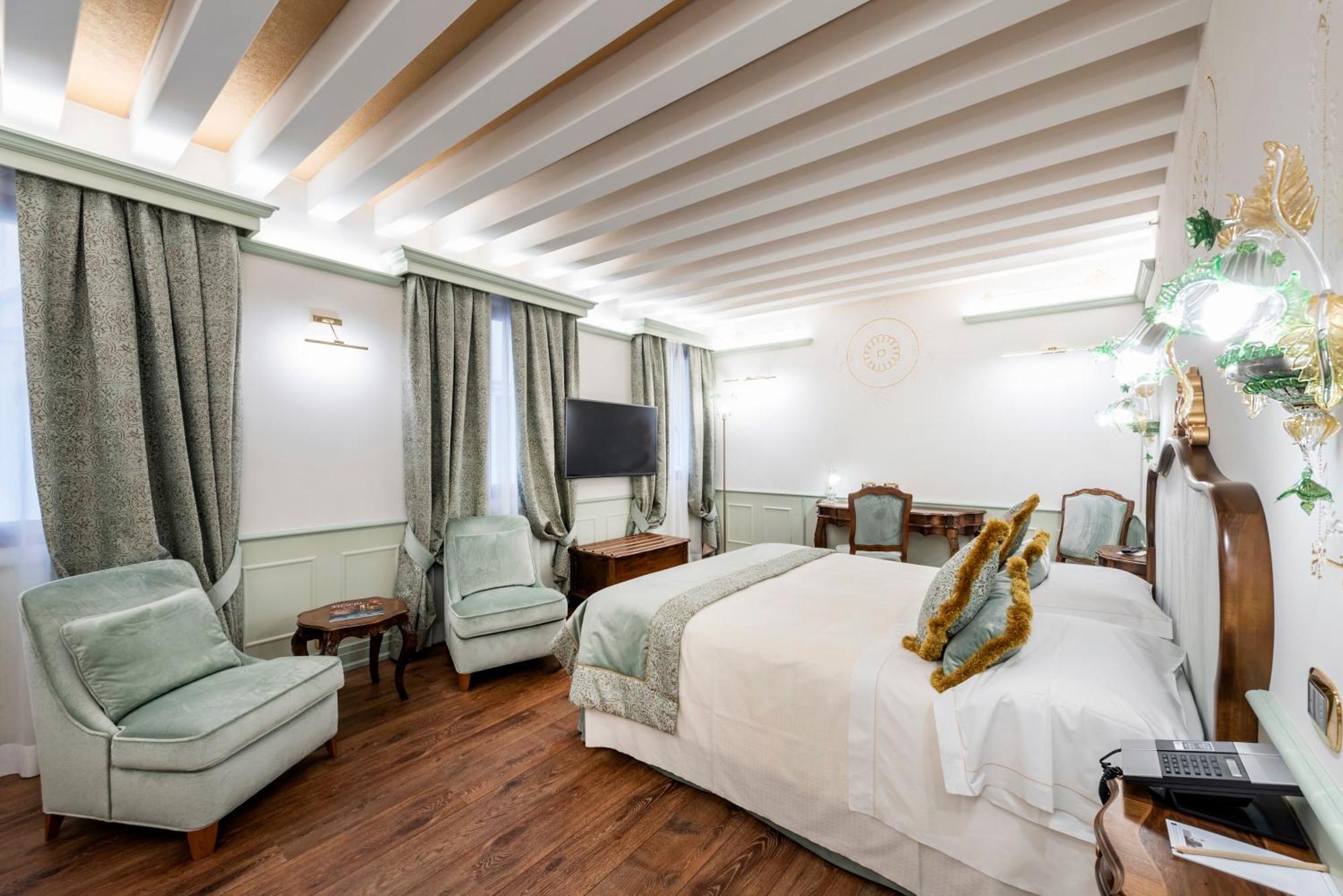 Junior Suite,1274503579:JPEG