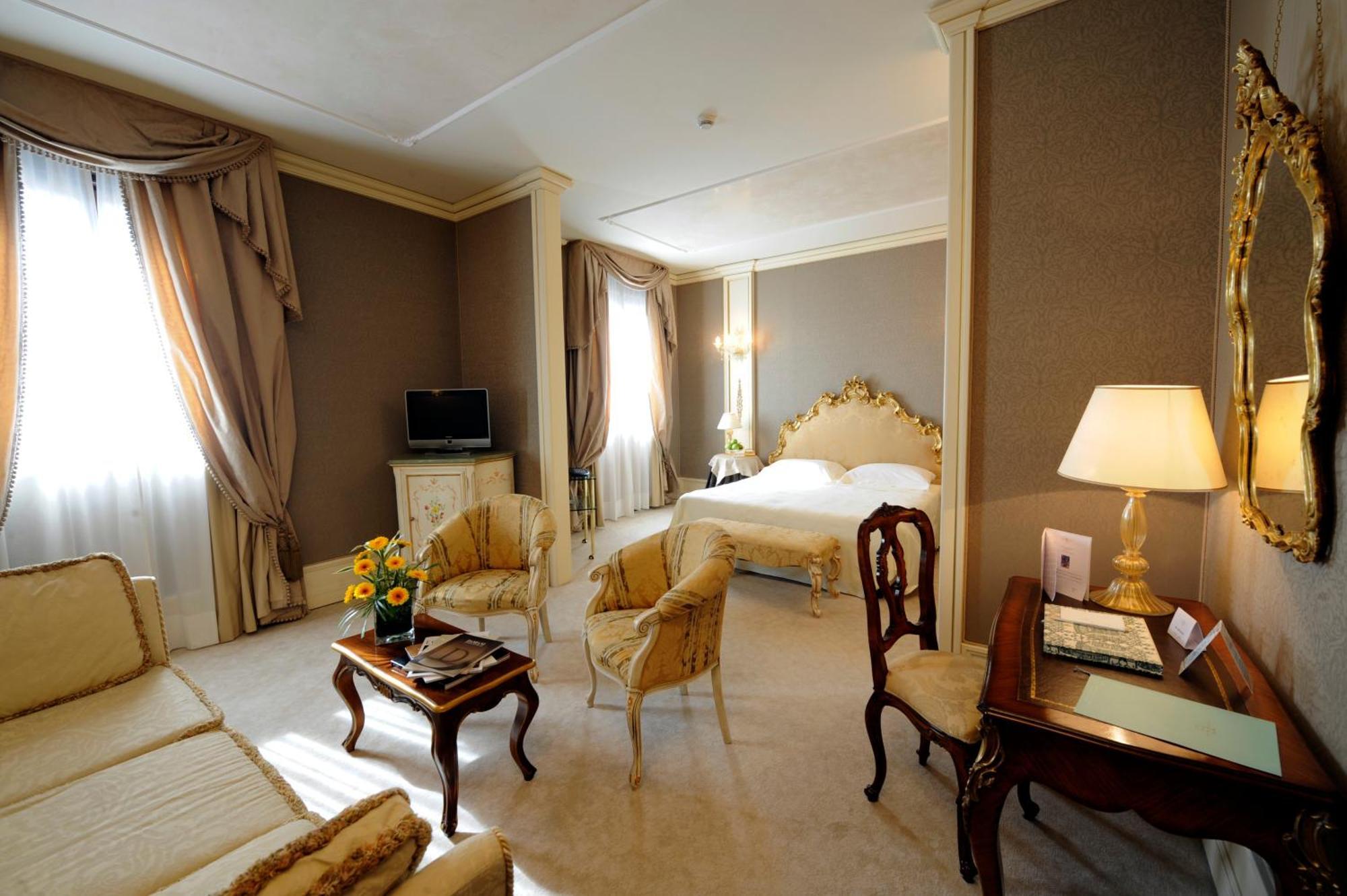 Deluxe Suite with Side Grand Canal View,1591231481:JPEG
