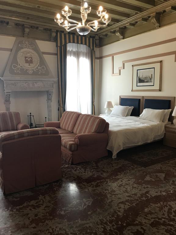 Family Room,1710505218:JPEG